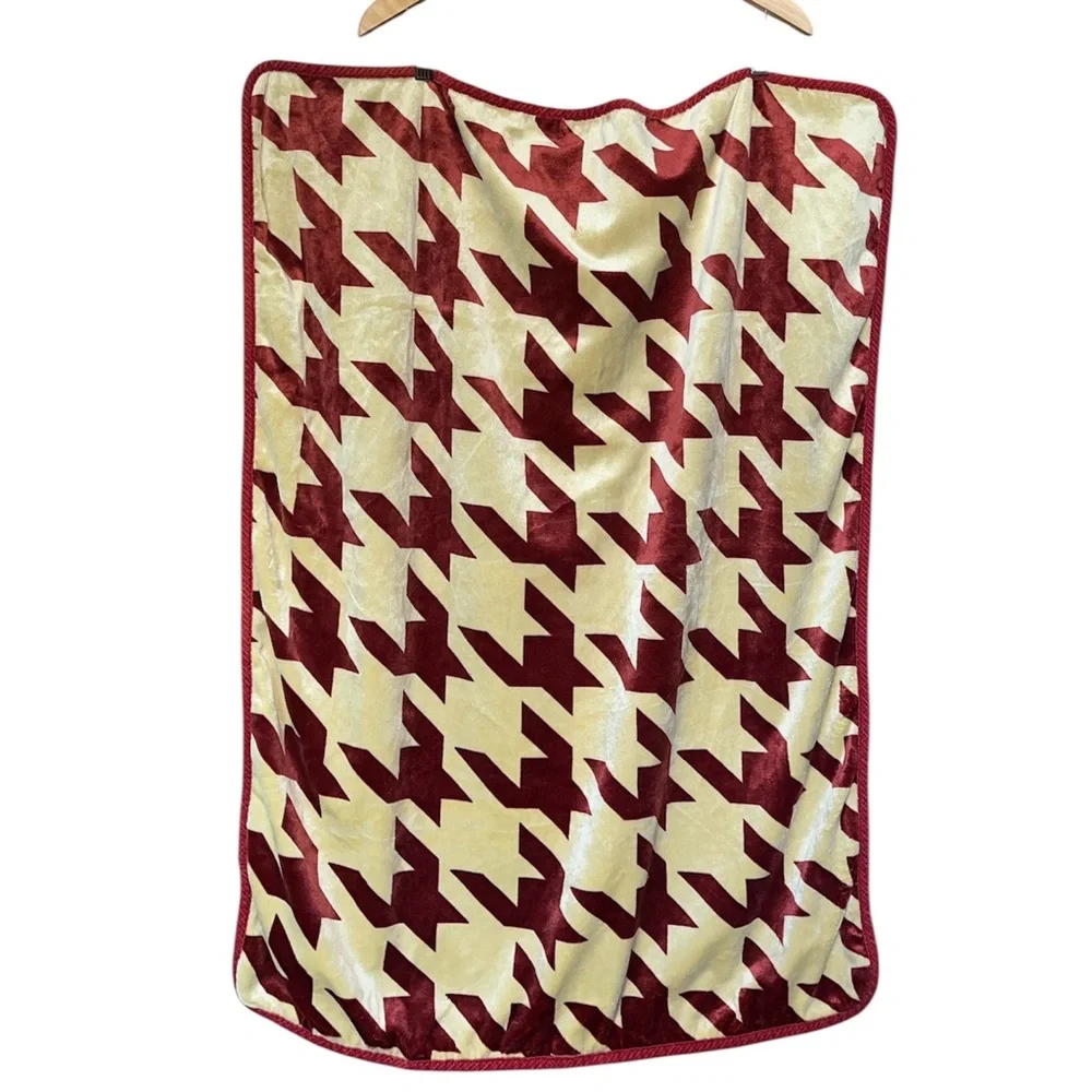 CoCaLo Couture Oversized Houndstooth Cozy Plush Fleece Throw Blanket